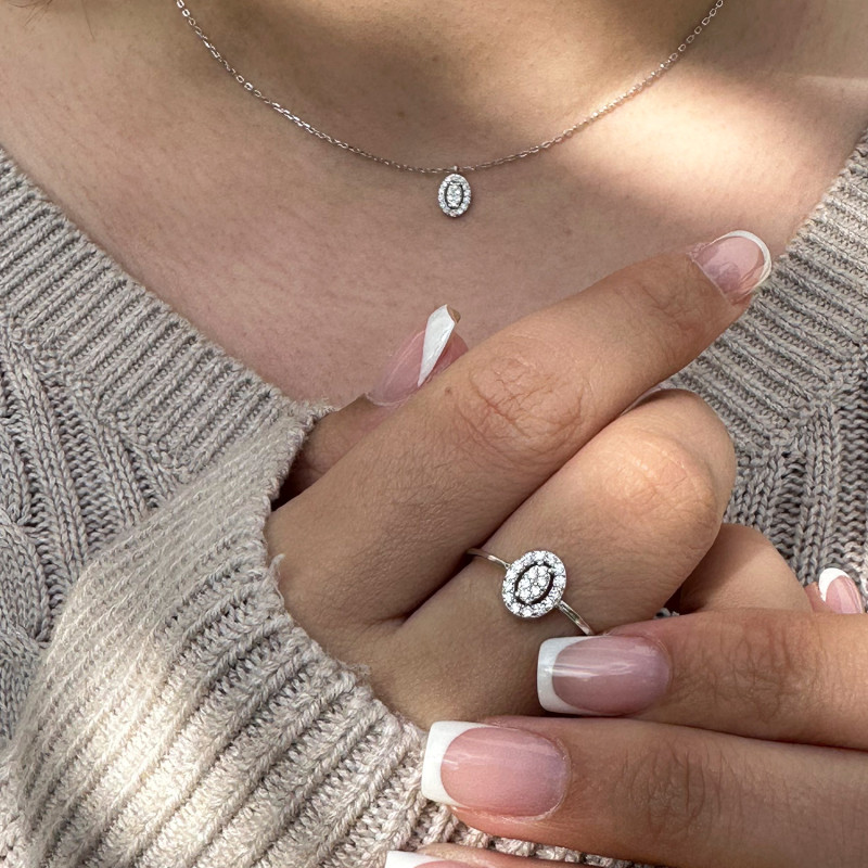 MULTI-STONE OVAL RING