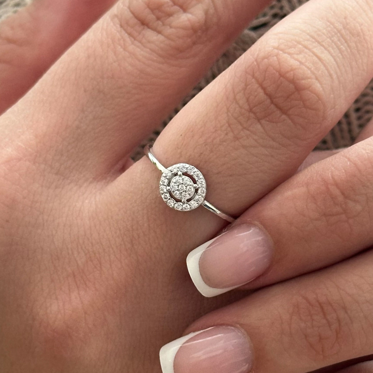 MULTI-STONE CIRCLE RING