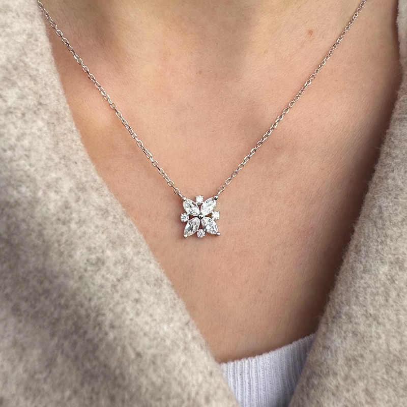 ELEGANCE CHOKER