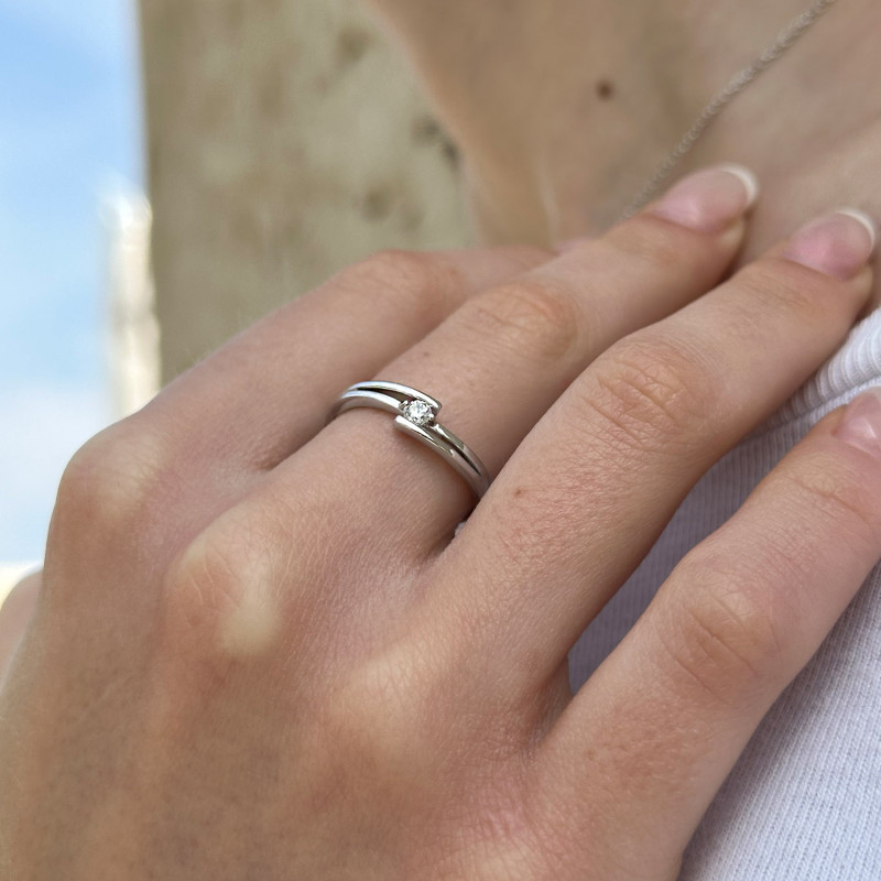 CENTRAL STONE RING