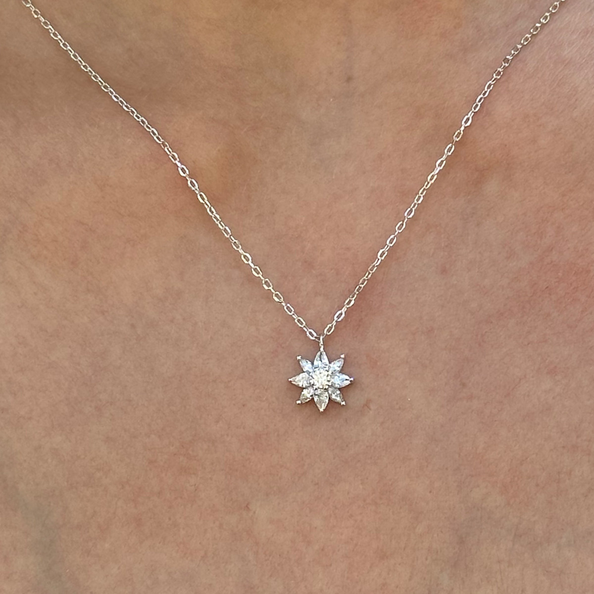 ELEGANCE CHOKER