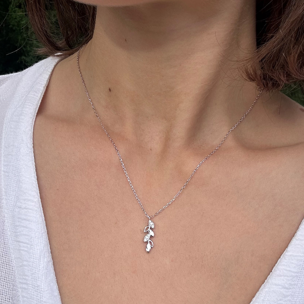 GARGANTILLA HOJAS CIRCONITAS